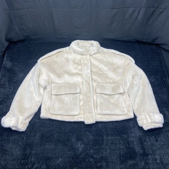 AKIRA Cream Fuzzy Bomber Jacket W LG. Pockets Buckle details PREPPY CITY - Picture 16 of 16